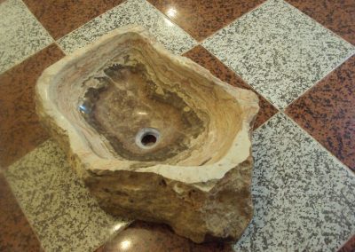 Marble basin with fossils