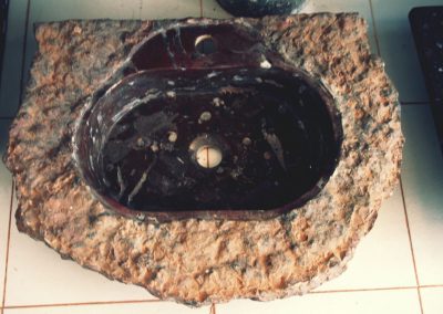 Basin with fossil inserts