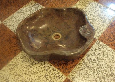 Marble basin with fossils